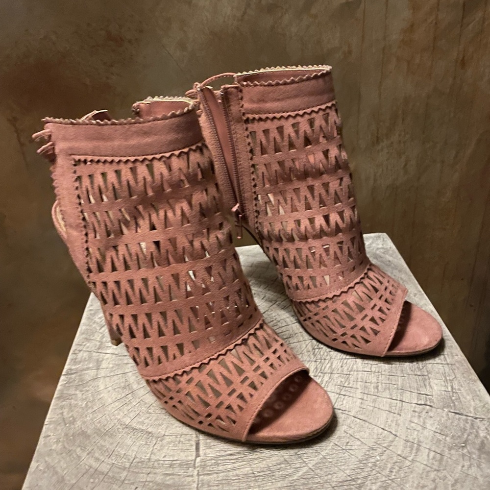 Heels - Picture 2 of 3